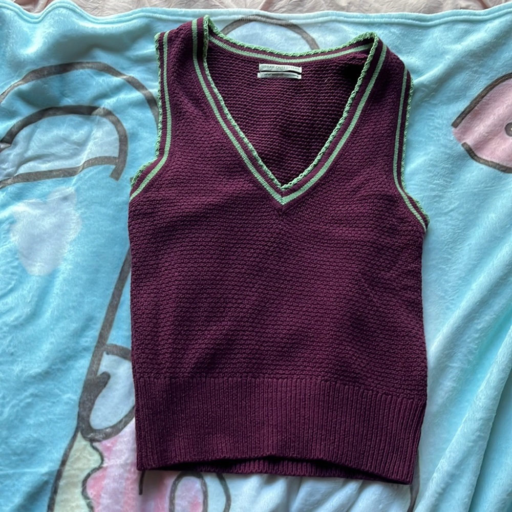 Maroon urban outfitters sweater; no ‘injuries’; never been worn;